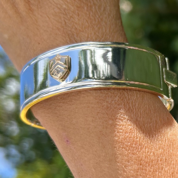 🌟Lauren by RL shiny crest hinged bangle cuff bracelet NWOT - Picture 4 of 5